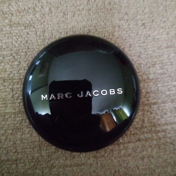 O!mega powder gel shadow in 550